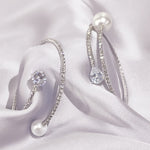 Load image into Gallery viewer, SO SEOUL Everleigh Solitaire White Pearl Diamond Simulant Cubic Zircon Adjustable Open-End Bangle