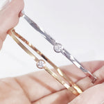 Load image into Gallery viewer, SO SEOUL Athena Round Solitaire Brilliant Cut Bezel Diamond Simulant Cubic Zircon Side Hinged Bangle