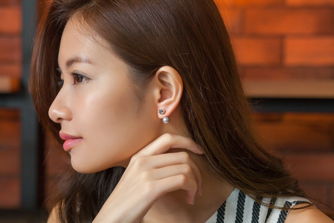 SO SEOUL Exquisite Dangle Earrings with Black Swarovski® Crystal and Light Grey Pearl