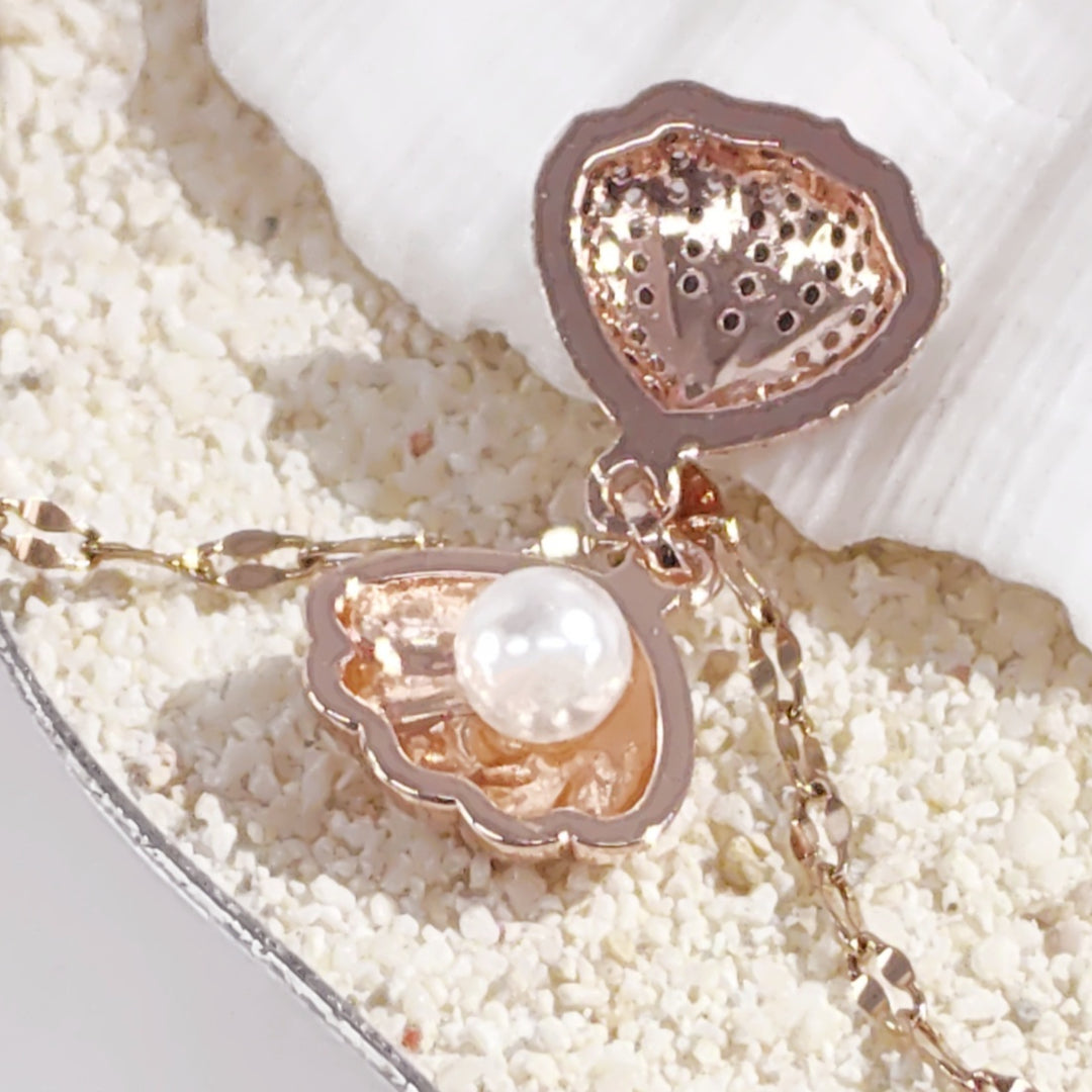 SO SEOUL Ocean The Sea Pearl in Seashell Diamond Simulant Cubic Zirconia Silver/Rose Gold Pendant Necklace