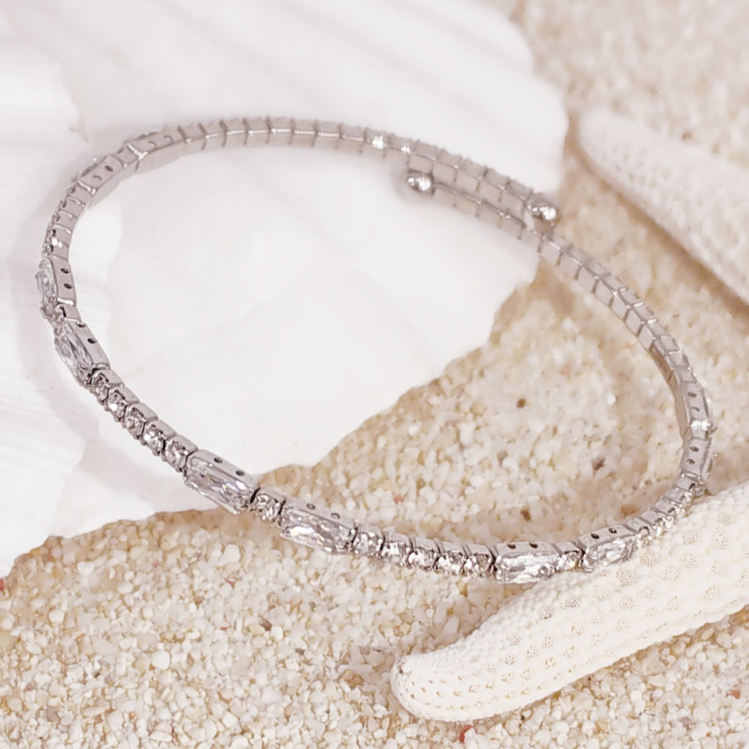 SO SEOUL Chiara Classic Emerald Single Row Austrian Crystal Circle Spiral Adjustable Open-End Bangle