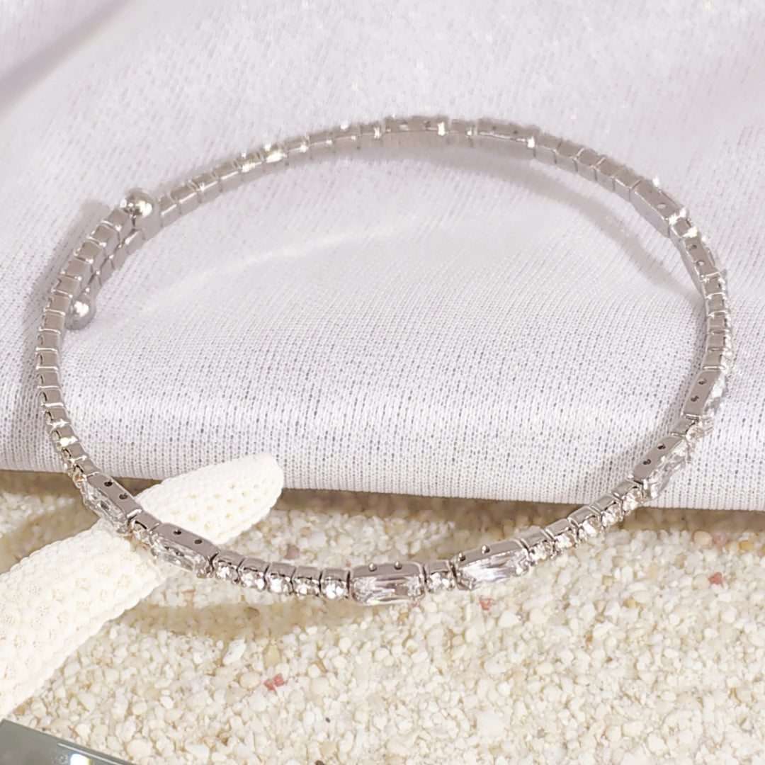 SO SEOUL Chiara Classic Emerald Single Row Austrian Crystal Circle Spiral Adjustable Open-End Bangle