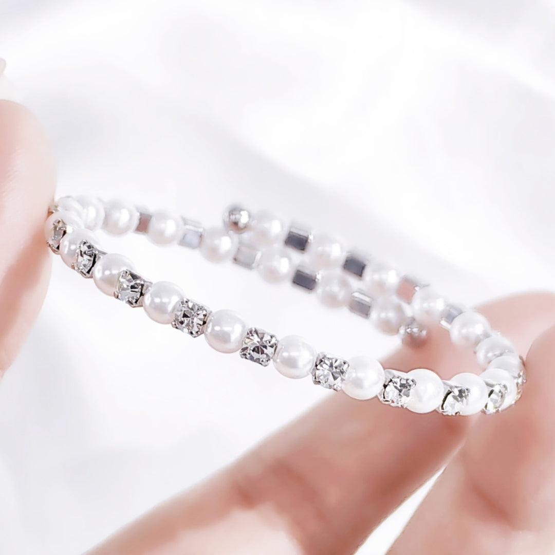 SO SEOUL Quinn Pearl in White Classic Single Row Austrian Crystal Spiral Adjustable Open-End Bangle