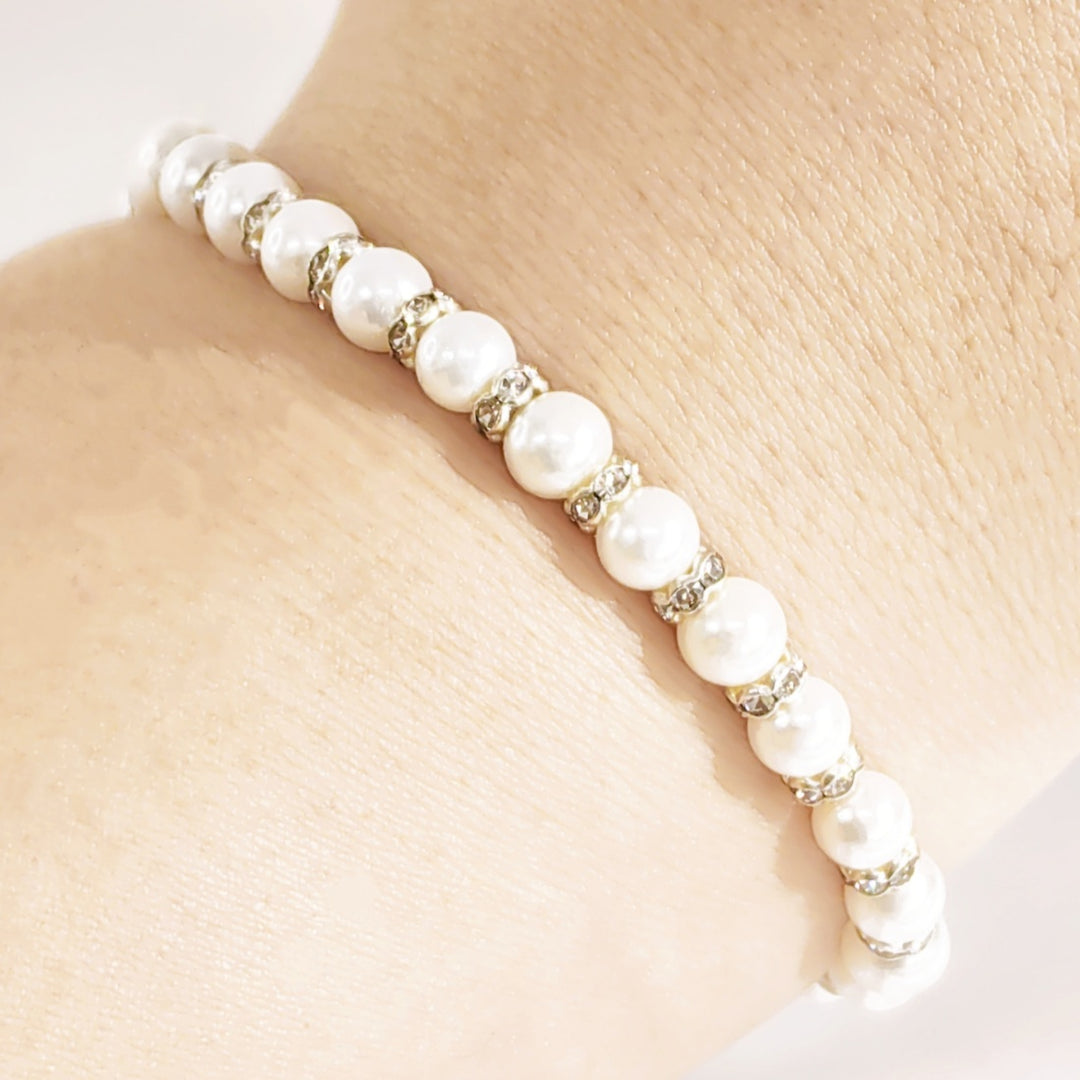 SO SEOUL Quinn Pearl in White with Multi Beads Austrian Crystal Elastic Bracelet