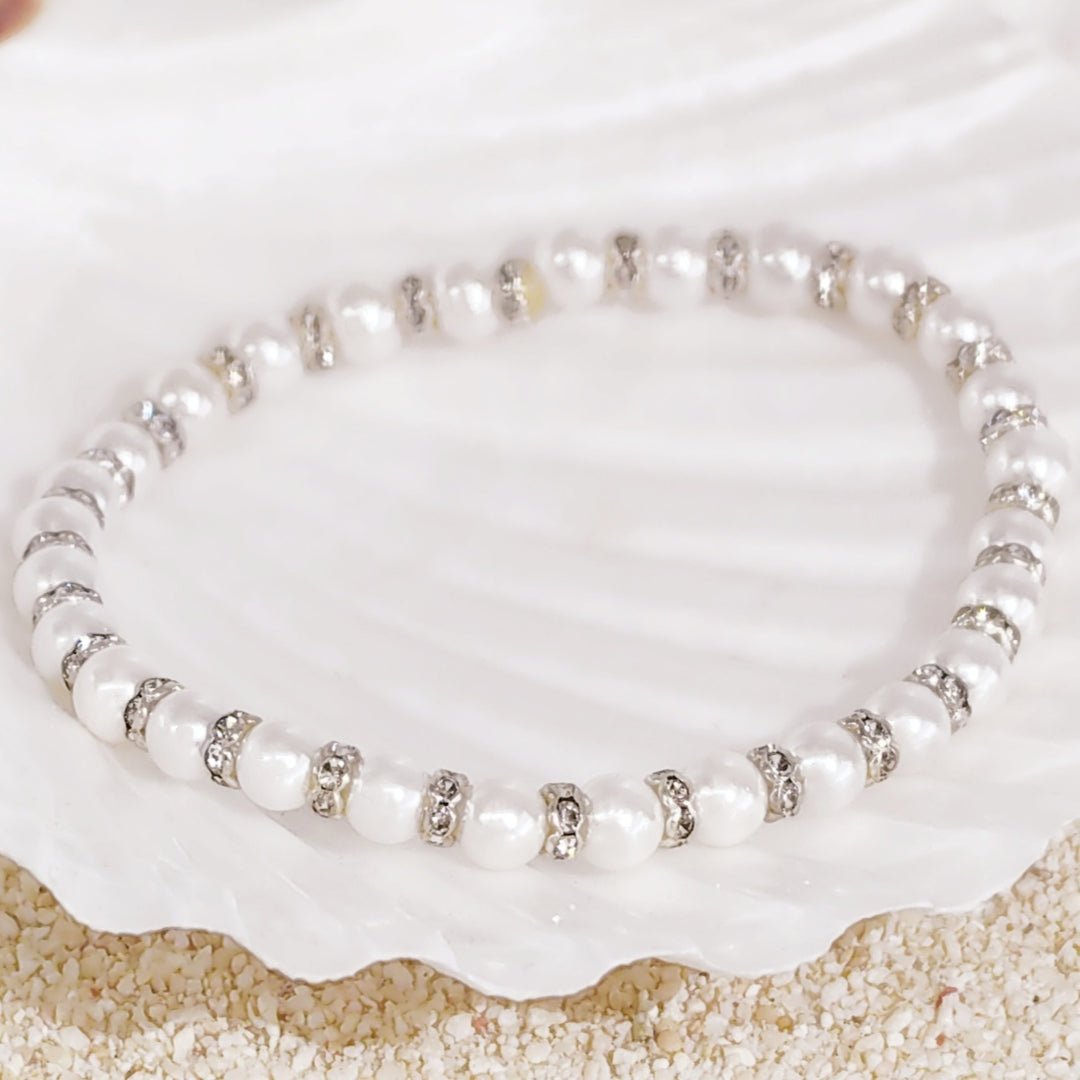 SO SEOUL Quinn Pearl in White with Multi Beads Austrian Crystal Elastic Bracelet