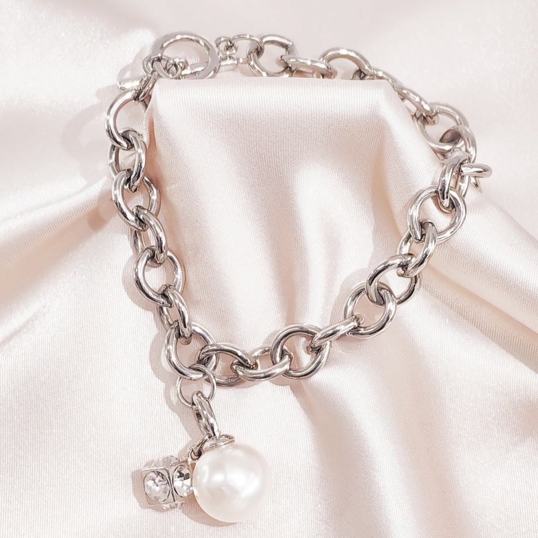 SO SEOUL Sequoia Elegance - Chunky Chain Bracelet with Pearl & Cubic Zirconia Cube Charm