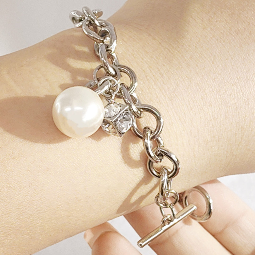 SO SEOUL Sequoia Elegance - Chunky Chain Bracelet with Pearl & Cubic Zirconia Cube Charm