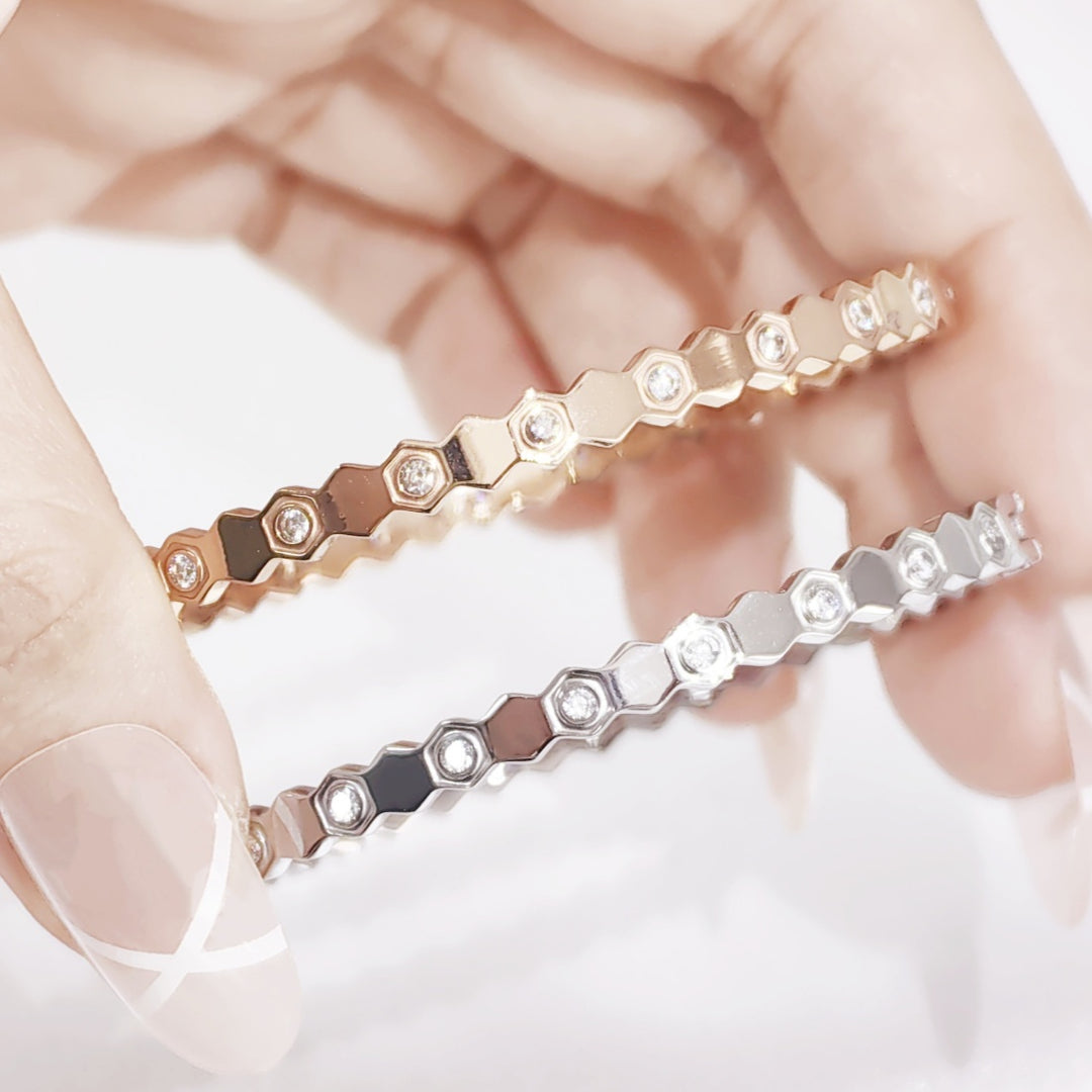 SO SEOUL Bumble Bee Honeycomb Encrusted Diamond Simulant Cubic Zirconia Rhodium/Rose Gold Side Hinged Bangle