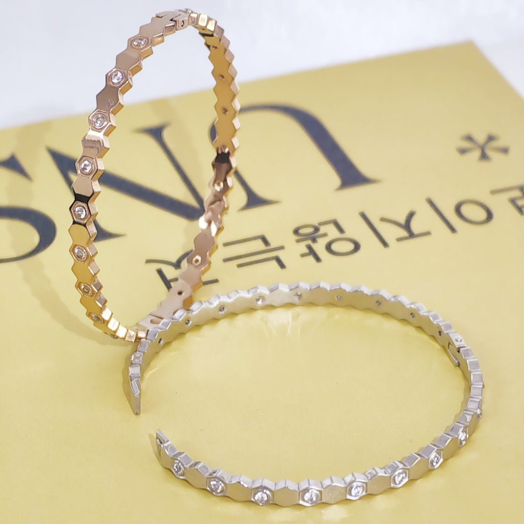 SO SEOUL Bumble Bee Honeycomb Encrusted Diamond Simulant Cubic Zirconia Rhodium/Rose Gold Side Hinged Bangle