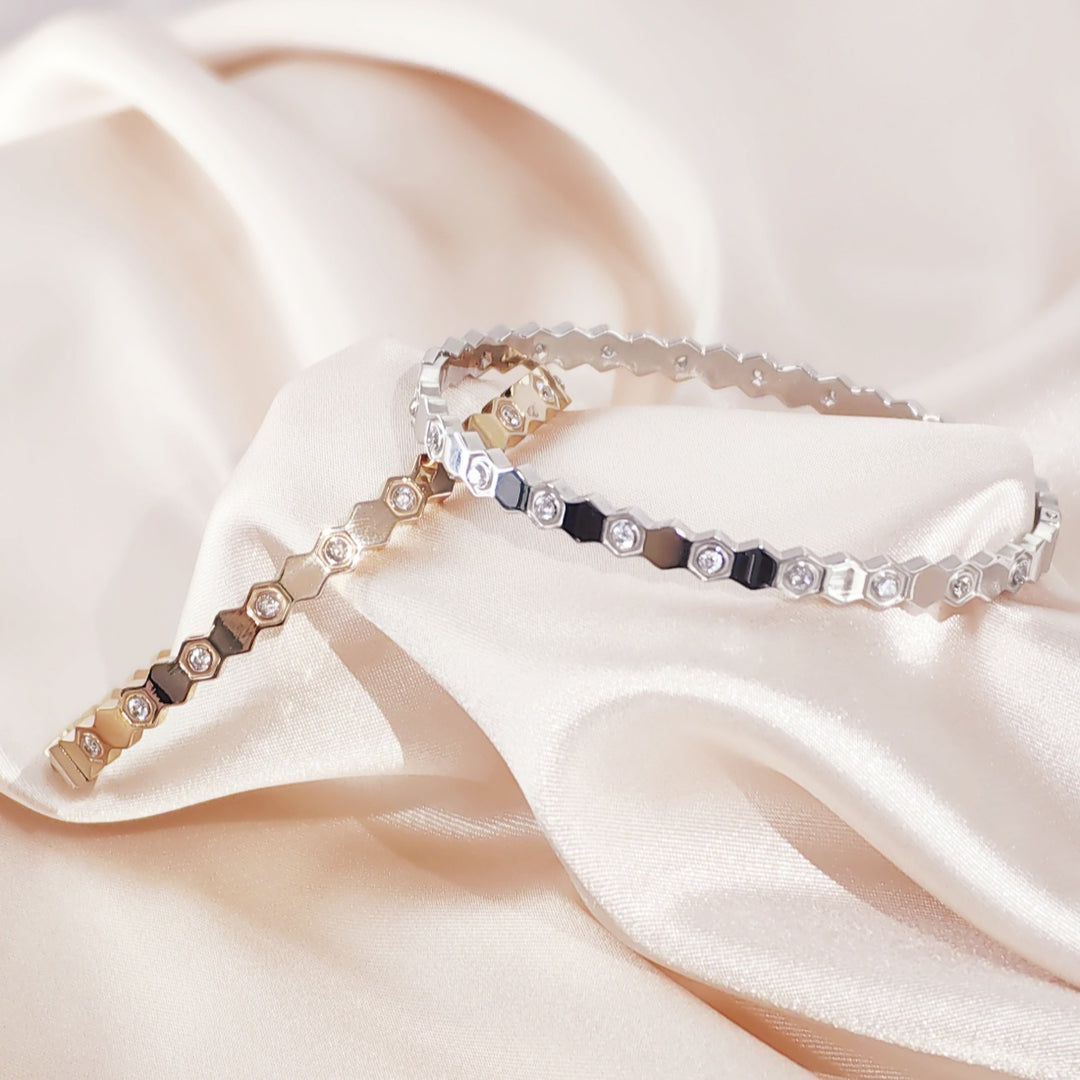 SO SEOUL Bumble Bee Honeycomb Encrusted Diamond Simulant Cubic Zirconia Rhodium/Rose Gold Side Hinged Bangle