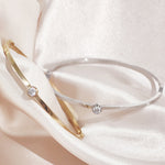 Load image into Gallery viewer, SO SEOUL Athena Round Solitaire Brilliant Cut Bezel Diamond Simulant Cubic Zircon Side Hinged Bangle
