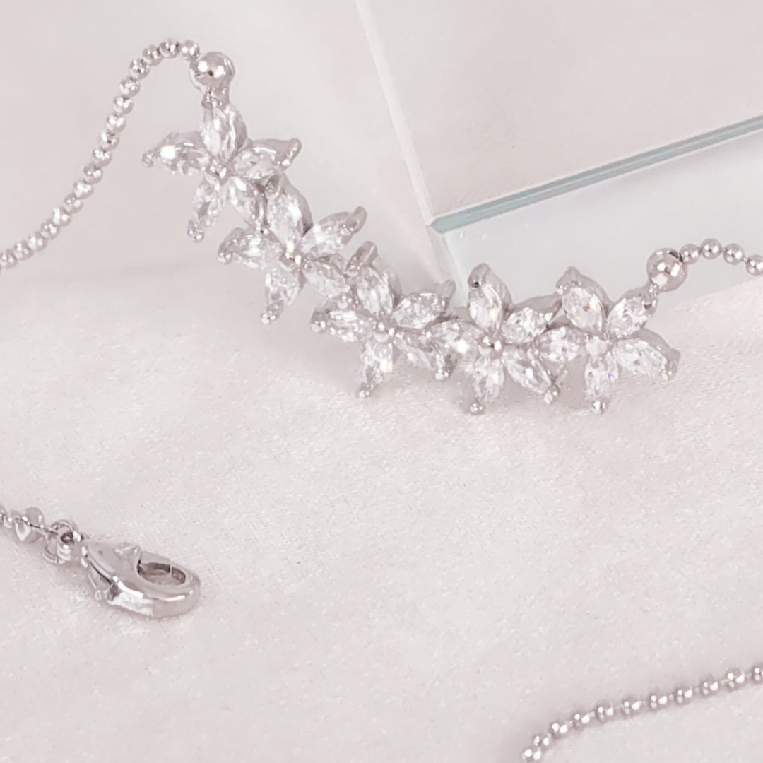 SO SEOUL Leilani Flower Petals Quintuple Diamond Simulant Cubic Zirconia with Fixed Chain Necklace