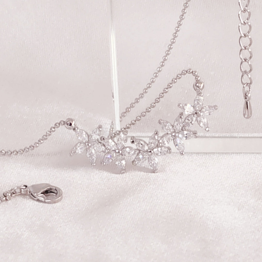 SO SEOUL Leilani Flower Petals Quintuple Diamond Simulant Cubic Zirconia with Fixed Chain Necklace