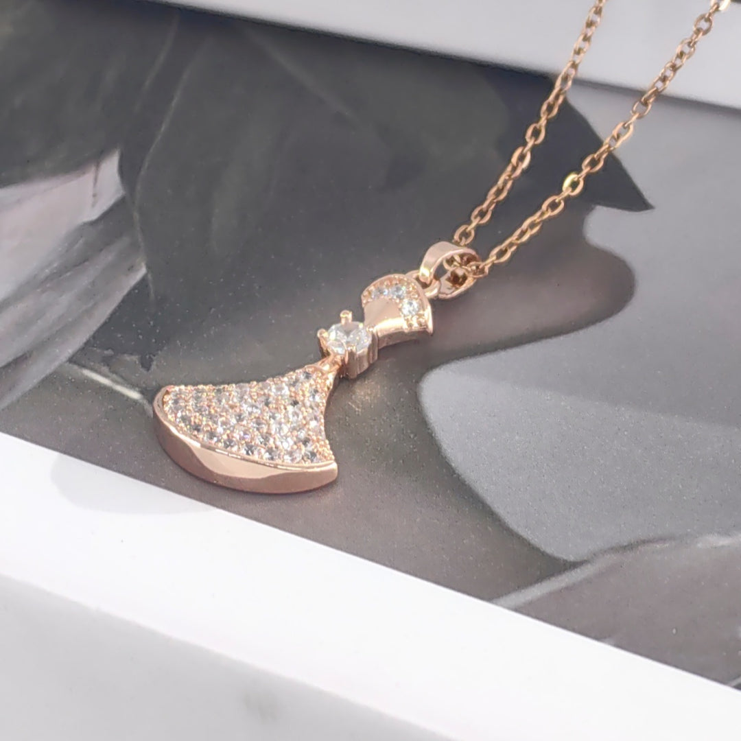 SO SEOUL Roseate Wavy Fan Pavé Diamond Simulant Cubic Zirconia Rose Gold Fixed Chain Necklace