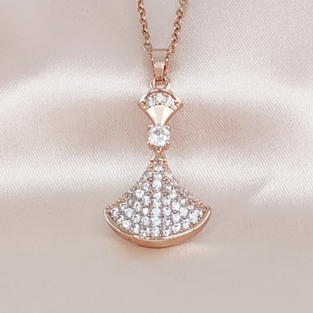 SO SEOUL Roseate Wavy Fan Pavé Diamond Simulant Cubic Zirconia Rose Gold Fixed Chain Necklace